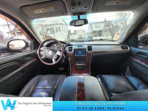 Used 2011 Cadillac Escalade AWD w/ Touring Package image 7