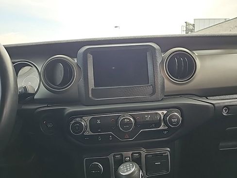 Used 2018 Jeep Wrangler Unlimited Sport S image 6