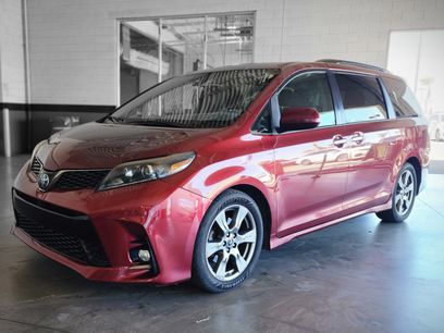 Used 2018 Toyota Sienna SE