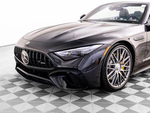 Used 2022 Mercedes-Benz SL 63 AMG 4MATIC w/ Driver Assistance Package image 34