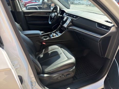 Certified 2023 Jeep Grand Cherokee Limited w/ Black Appearance Package AWD/4WD image 14