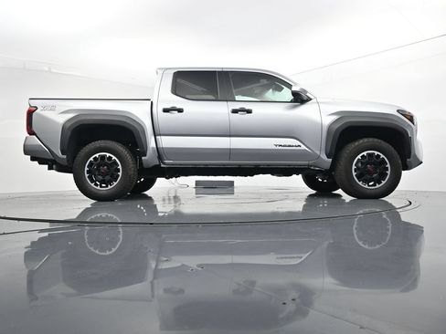 Used 2024 Toyota Tacoma TRD Off-Road AWD/4WD image 38