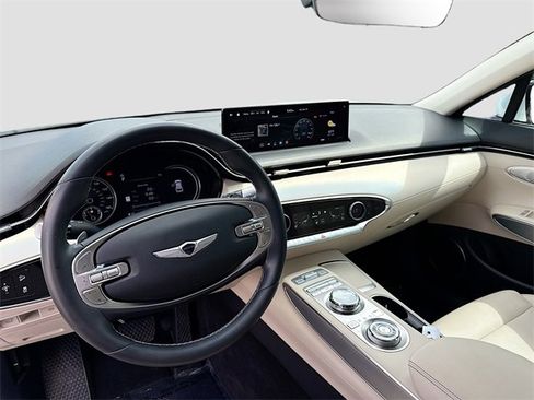 Used 2024 Genesis GV70 2.5T w/ Select Package image 9