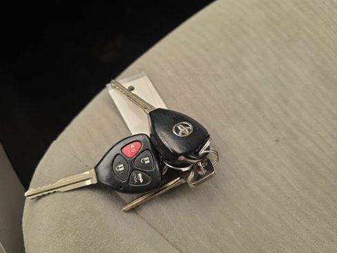 Used 2010 Toyota Corolla LE w/ All Weather Guard Pkg FWD image 28