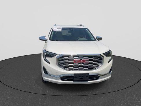 Used 2020 GMC Terrain Denali w/ Denali Premium Package FWD image 3