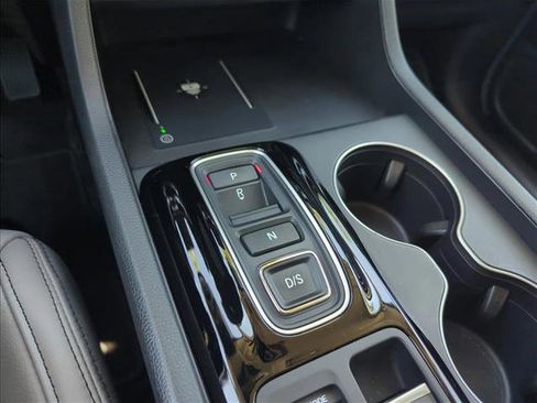 Used 2025 Honda Pilot EX-L image 8