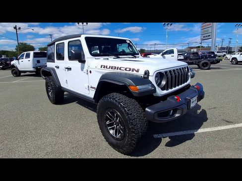 Used 2025 Jeep Wrangler Unlimited Rubicon w/ XTREMEE 35" Tire Package AWD/4WD image 2