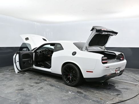 Used 2018 Dodge Challenger R/T Scat Pack w/ Dynamics Package image 50
