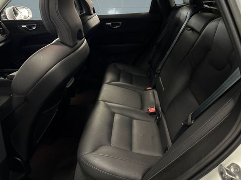Used 2023 Volvo XC60 B5 Plus image 15