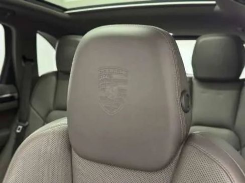Used 2018 Porsche Cayenne Platinum Edition image 37