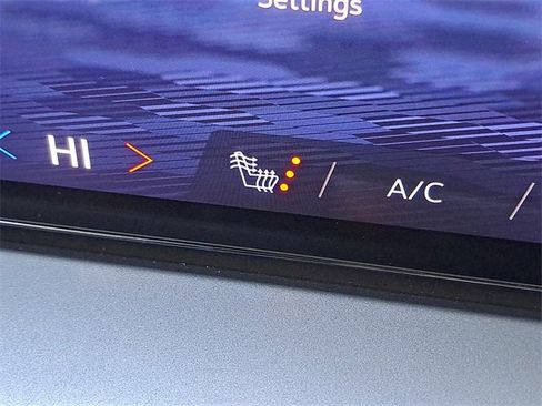 Used 2026 Chevrolet Traverse LT w/ Midnight/Sport Edition image 15