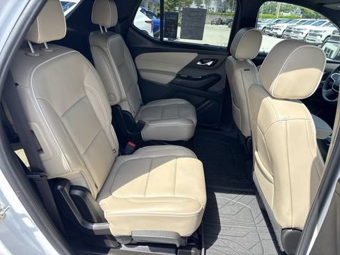Used 2023 Chevrolet Traverse Premier FWD image 33