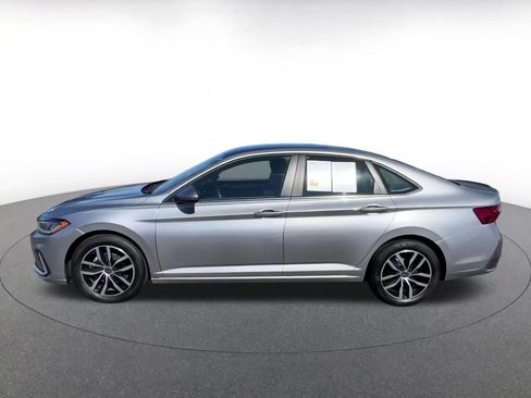 Used 2025 Volkswagen Jetta SE image 10