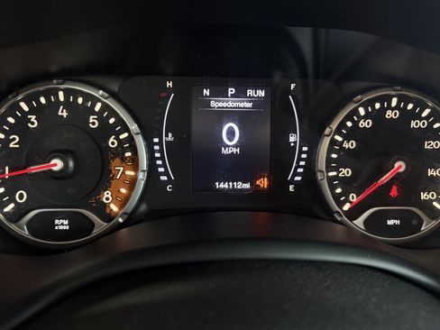 Used 2018 Jeep Renegade Latitude w/ Popular Equipment Group FWD image 19