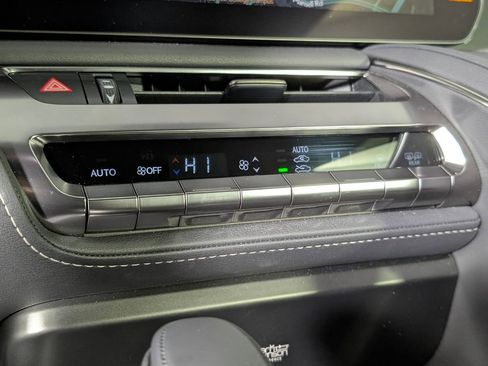 Used 2024 Lexus LC 500 Convertible image 29