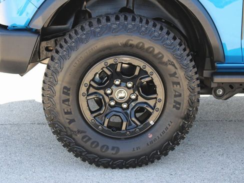 Used 2023 Ford Bronco Wildtrak image 28