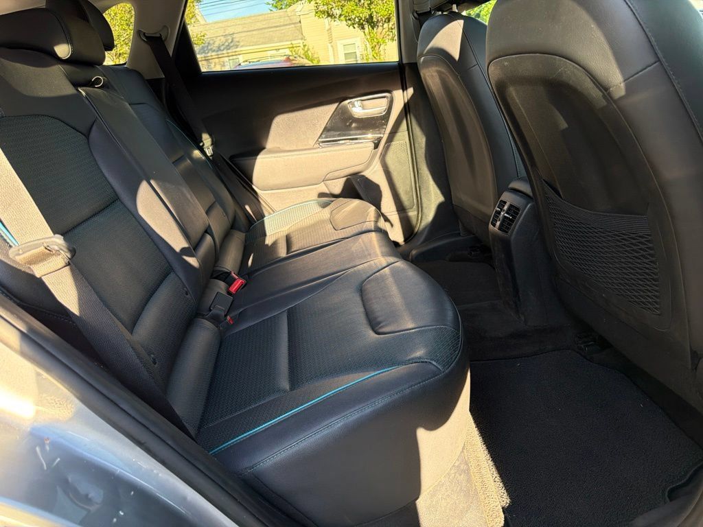 Certified 2022 Kia Niro EX Premium w/ Cold Weather Package FWD image 29