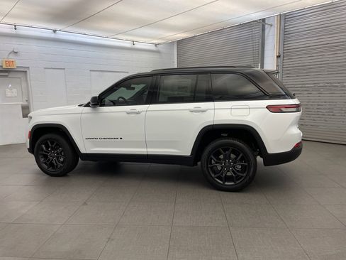 New 2025 Jeep Grand Cherokee Limited image 5