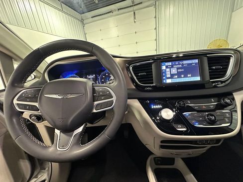 Used 2023 Chrysler Voyager LX FWD image 40