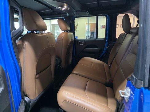 Used 2023 Jeep Wrangler Unlimited Sahara AWD/4WD image 19