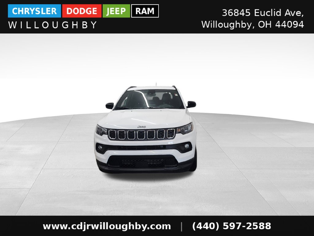 Used 2024 Jeep Compass Latitude AWD/4WD image 2