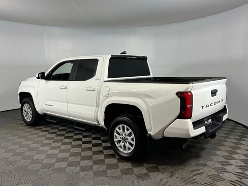 Used 2025 Toyota Tacoma SR5 image 9