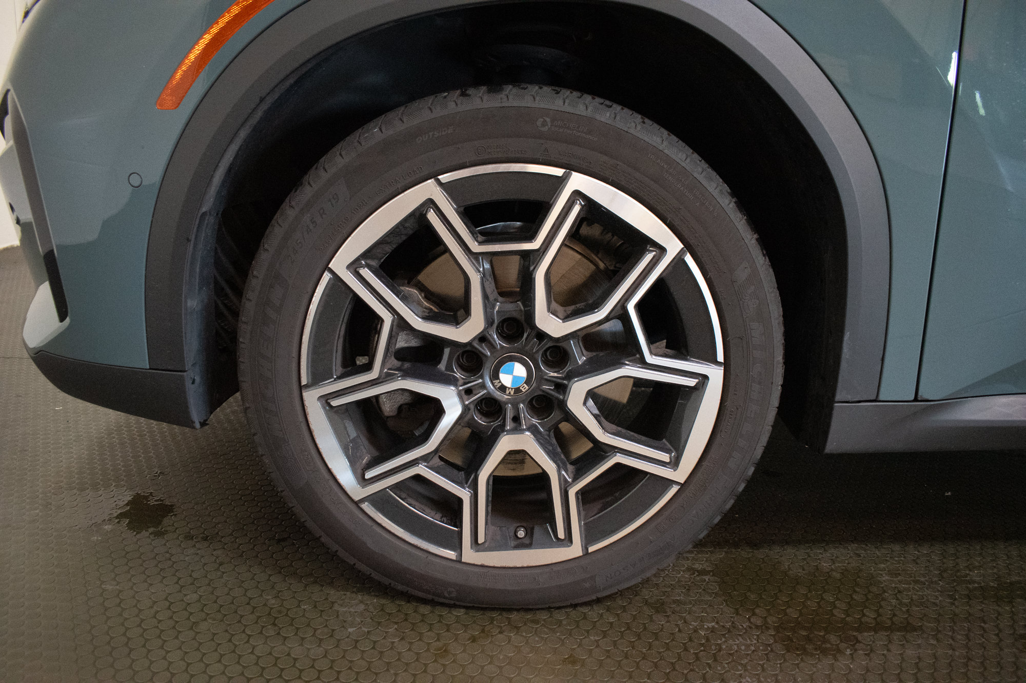 Used 2025 BMW X2 xDrive28i AWD/4WD image 9