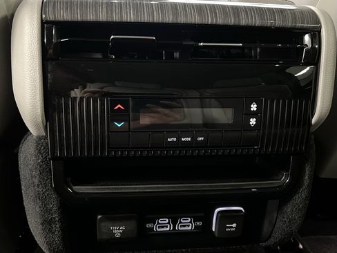 Used 2022 Jeep Wagoneer Series II image 53