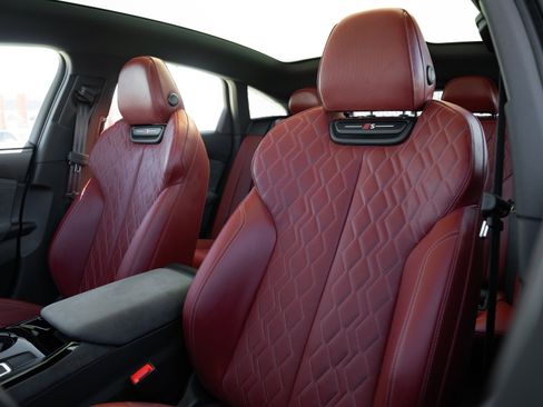 Certified 2025 Audi S6 e-tron Prestige w/ 21" Black Optic Package image 27