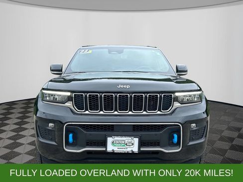 Used 2023 Jeep Grand Cherokee Overland w/ Luxury Tech Group IV AWD/4WD image 8