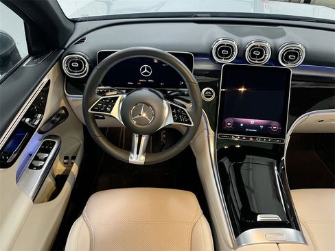 Used 2025 Mercedes-Benz GLC 350e GLC 350e image 21