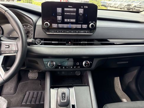 Used 2024 Mitsubishi Outlander SE Black Edition FWD image 23