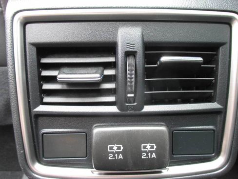 Used 2019 Subaru Forester Limited image 31