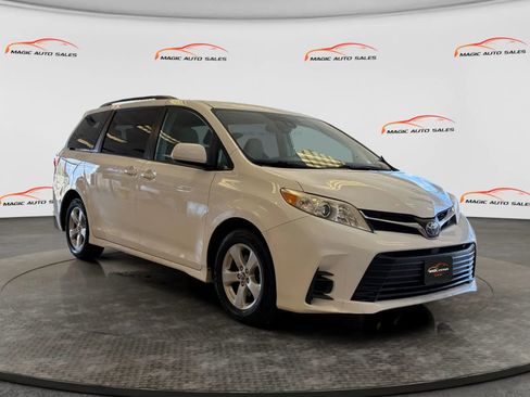 Used 2019 Toyota Sienna LE FWD image 40