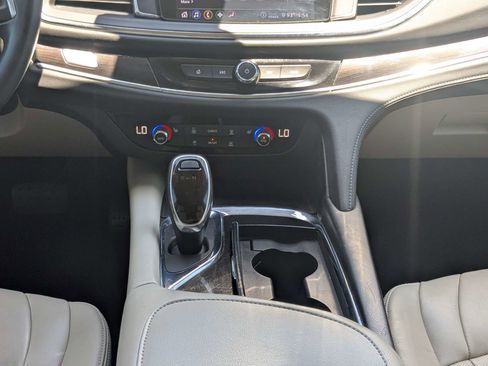 Used 2020 Buick Enclave Essence FWD image 22