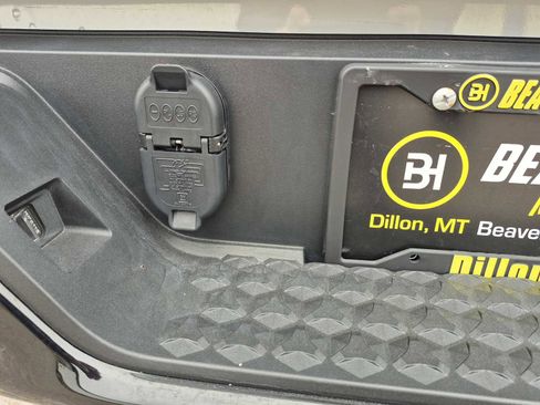 Used 2023 Chevrolet Colorado Z71 w/ Z71 Convenience Package 2 image 9