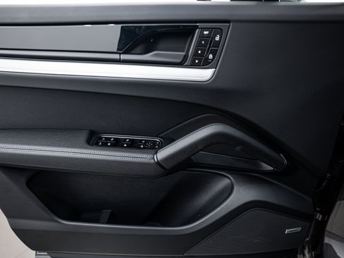 Certified 2025 Porsche Cayenne image 19
