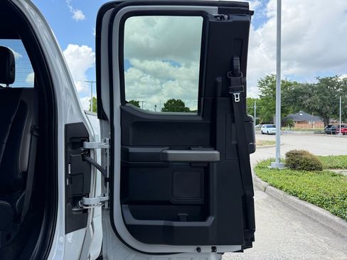 Used 2017 Ford F150 Raptor w/ Equipment Group 802A Luxury image 42