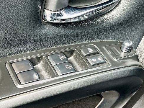 Used 2024 Nissan Titan PRO-4X w/ Off Road Protection Package AWD/4WD image 18