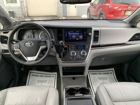 Used 2016 Toyota Sienna XLE image 15