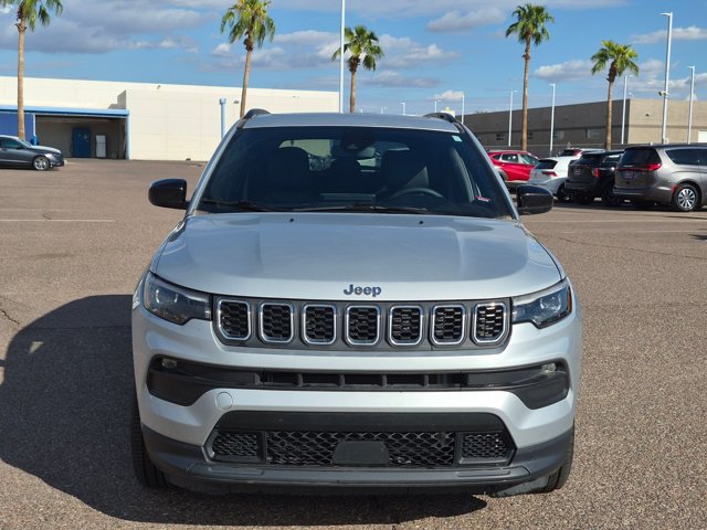 Used 2024 Jeep Compass Latitude w/ Sun and Sound Group AWD/4WD image 2
