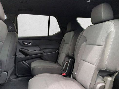 Used 2022 Chevrolet Traverse LT FWD image 18