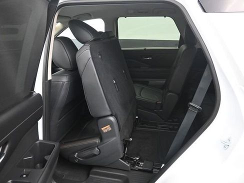 Used 2025 Nissan Pathfinder SL AWD/4WD image 26