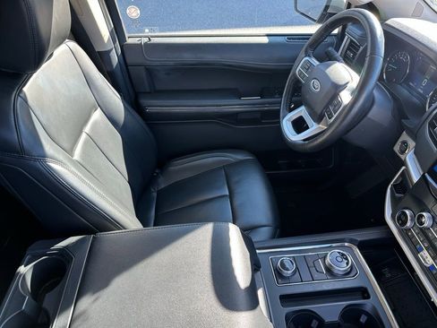 Used 2023 Ford Expedition XLT image 17