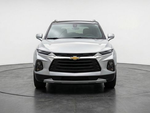 Used 2025 Chevrolet Blazer LT image 2