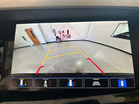 Used 2023 Buick Envision Avenir AWD/4WD image 17