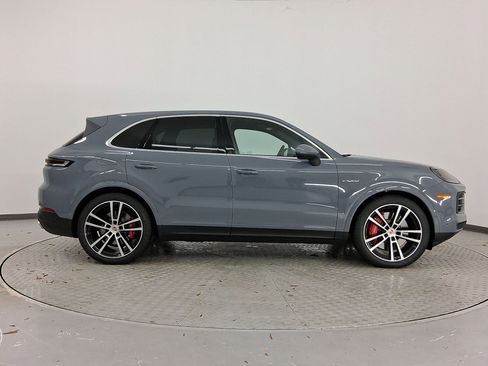 New 2026 Porsche Cayenne S image 8