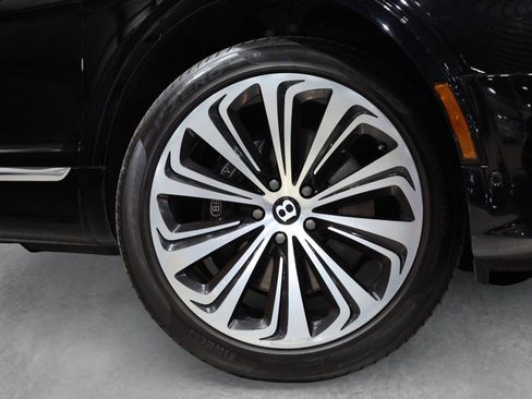 Used 2021 Bentley Bentayga w/ First Edition Specification AWD/4WD image 9