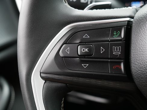 Used 2023 Jeep Grand Cherokee Laredo w/ Luxury Tech Group I AWD/4WD image 28