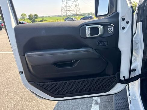 Used 2023 Jeep Wrangler Unlimited Sahara w/ Cold Weather Group AWD/4WD image 24
